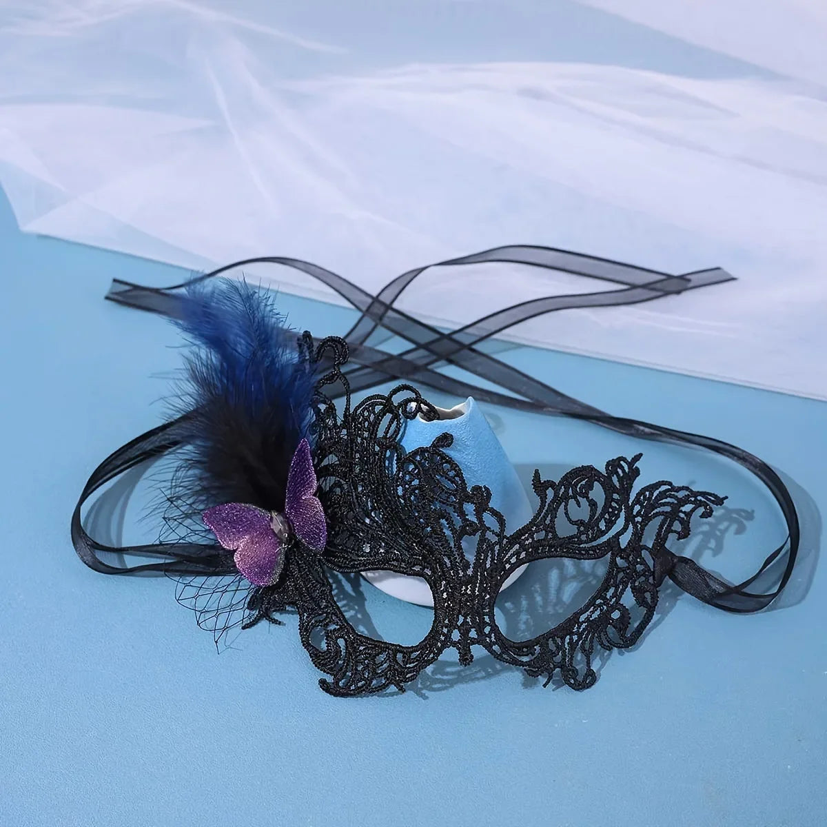 Vlinder en veren masker